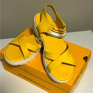 Yellow short wedge sandal